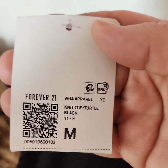 Forever 21 Trendy Black Long Sleeve Crop Top With Cutout In Front Sz M NWT - Picture 8 of 9